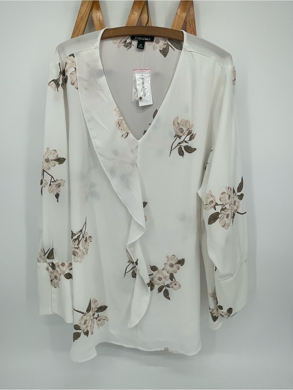 Roz & Ali White Floral Ruffle V-Neck Blouse